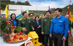 Xuân biên giới thắm tình quân dân